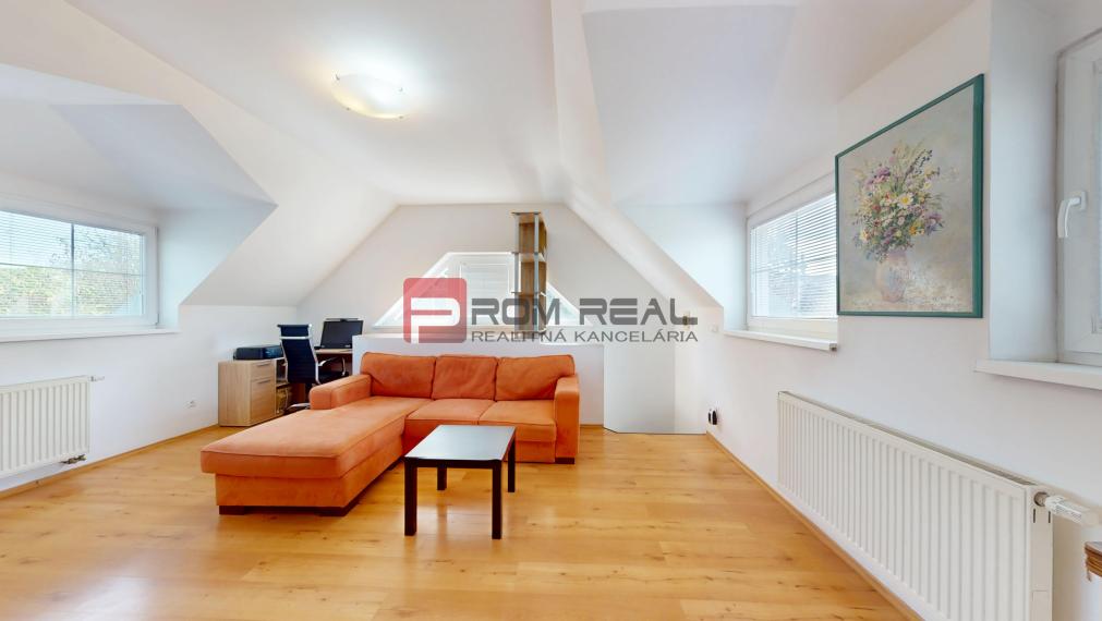 3D OBHLIADKA -  Veľký 2-izbový podkrovný byt s rozlohou 62 m2 + terasa –Alžbetin dvor