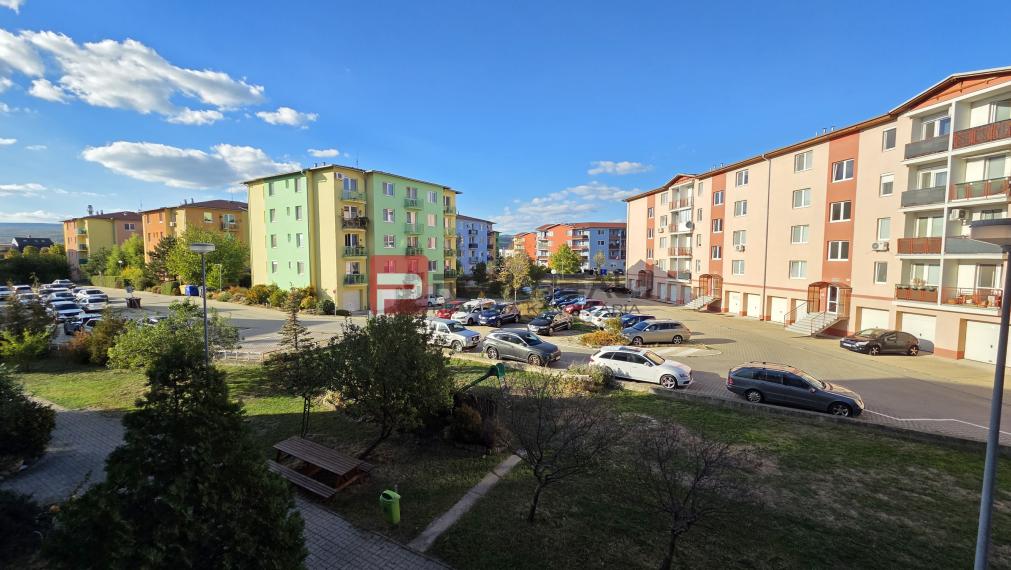Na predaj veľkometrážny 4 izbový byt Pezinok Muškát