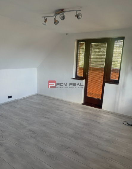 🏡 Priestor, krb a pokojná atmosféra: Bývajte v priestrannom 5-izbovom dome v srdci Modry!