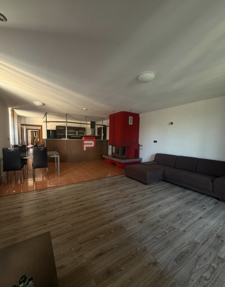 🏡 Priestor, krb a pokojná atmosféra: Bývajte v priestrannom 5-izbovom dome v srdci Modry!