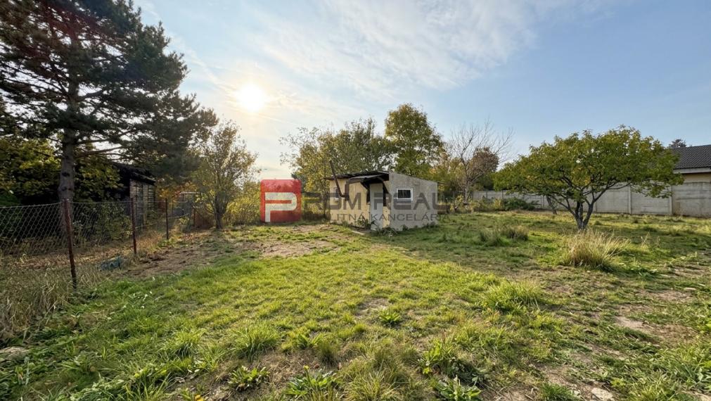 Na predaj: Slnečná záhrada 396 m² s chatkou – Bratislava, Rača (Žabí majer)