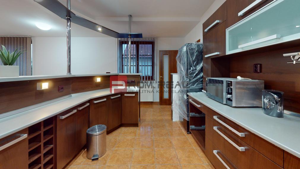 🏡3D OBHLIADKA -  Priestor, krb a pokojná atmosféra: 5-izbový dome v srdci Modry!