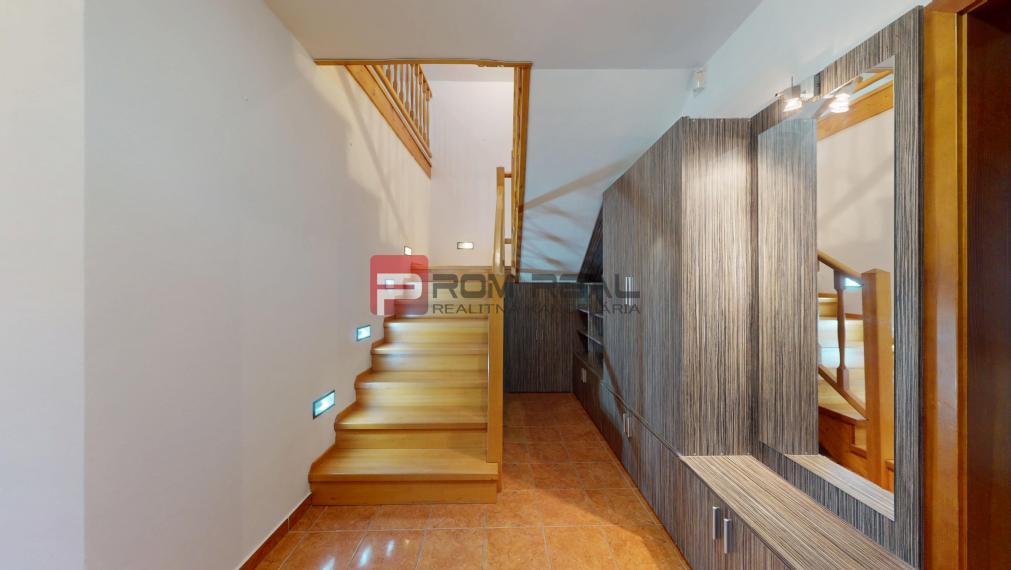 🏡3D OBHLIADKA -  Priestor, krb a pokojná atmosféra: 5-izbový dome v srdci Modry!