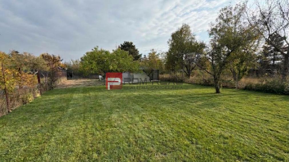 Na predaj: Slnečná záhrada 396 m² s chatkou – Bratislava, Rača (Žabí majer)