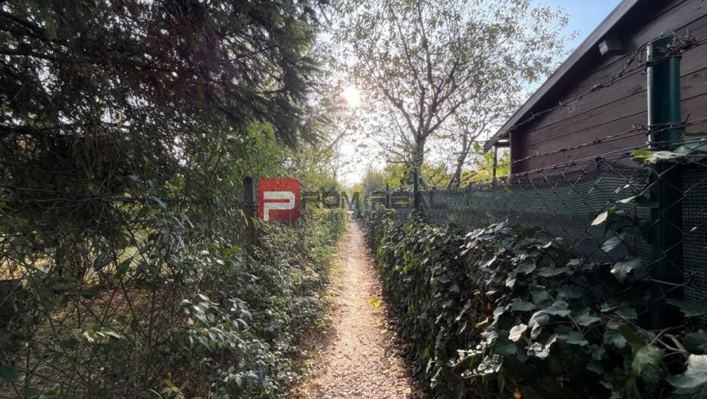 Na predaj: Slnečná záhrada 387 m² s chatkou – Bratislava, Rača (Žabí majer)