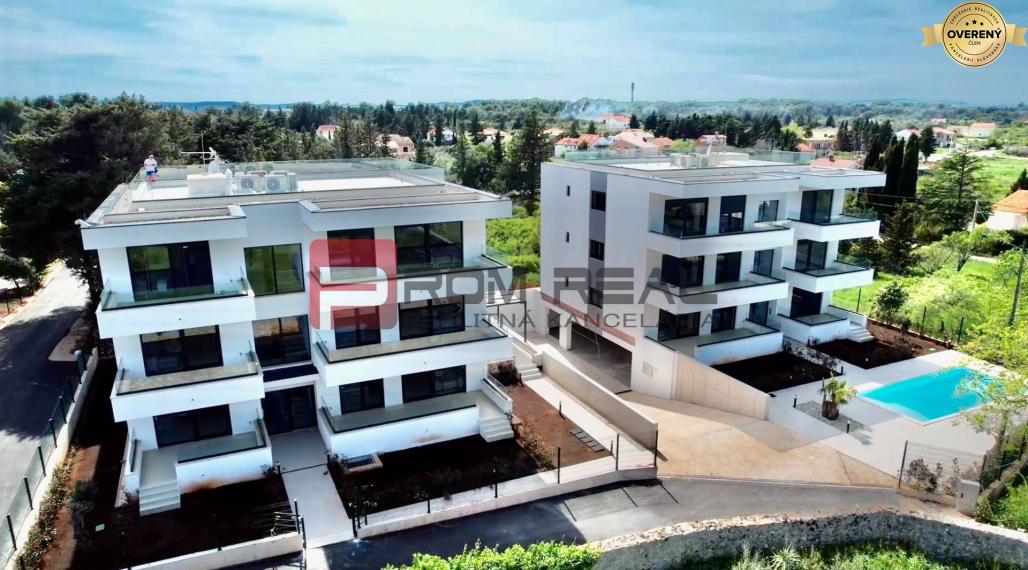 Nový kompletne zariadený 4-izbový apartmán s parkingom v Chorvátsku!