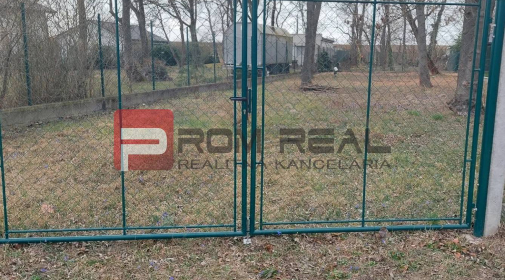 Na PREDAJ záhrada  na skok od Bratislavy v obci Hamuliakovo 