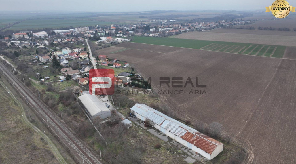 PRENÁJOM Veľký sklad s veľkorysým pozemkom v intraviláne