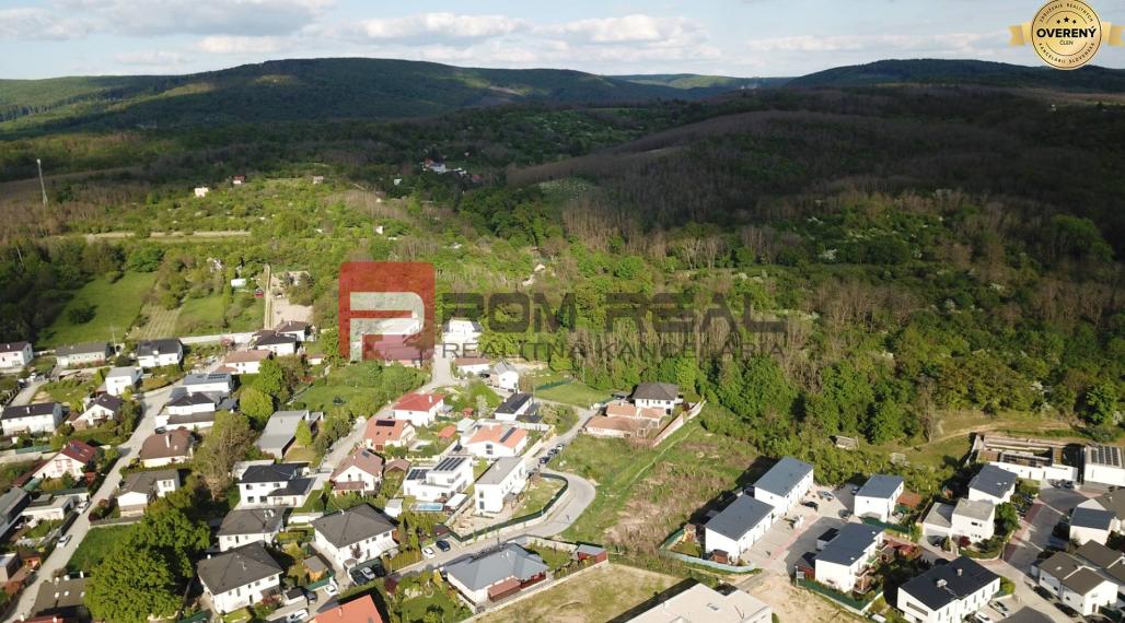 Nádherný pozemok v lukratívnej časti Stupavy Na Vyhliadke 942 m2