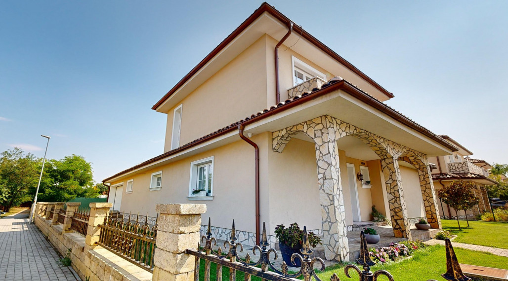 PREDANÉ Luxusná vila Senec