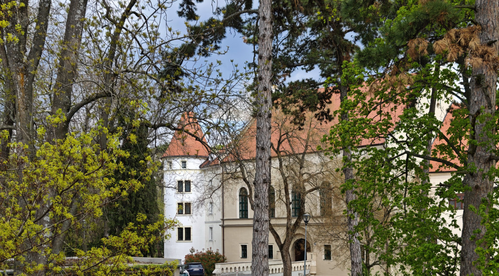 NA PRENÁJOM 3 izbový byt s krásnym výhľadom na zámok Šimák