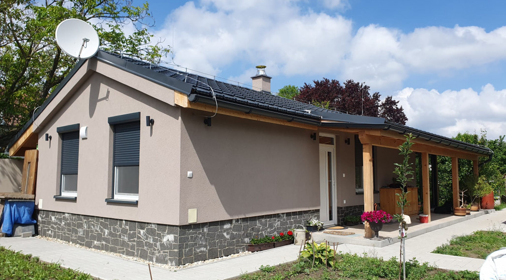 Pozemok 355 m2 so stavebným povolením malý bungalov Marianka