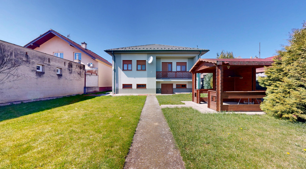 3D obhliadka - Pekný rodinný dom v obci Blatné