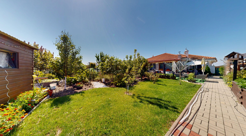 PREDAJ 4 izbový bungalov Slovenský grob - Malý raj