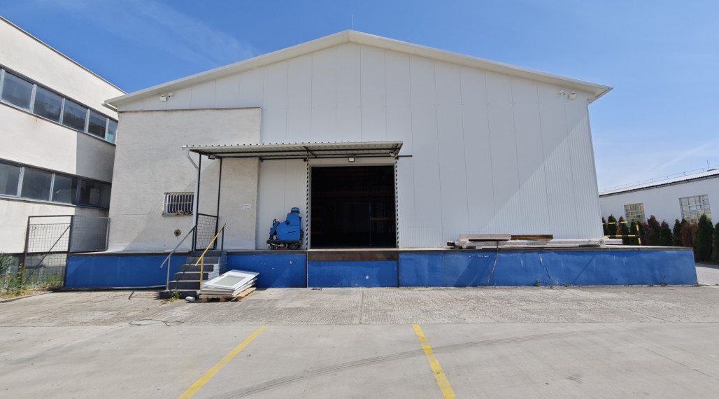 PRENÁJOM ZATEPLENEJ SKLADOVEJ HALY 548 m2, Modra