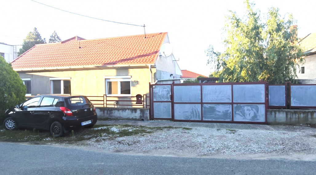 Predaj zaujímavého RD, Veľký Grob, neďaleko Slnečných jazier