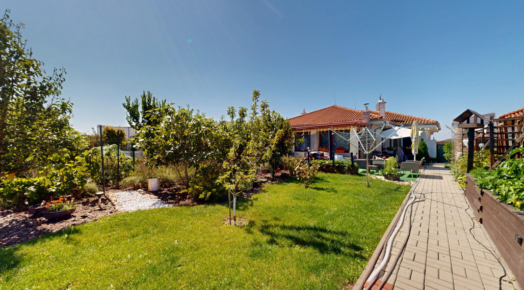 PREDAJ 4 izbový bungalov Slovenský grob