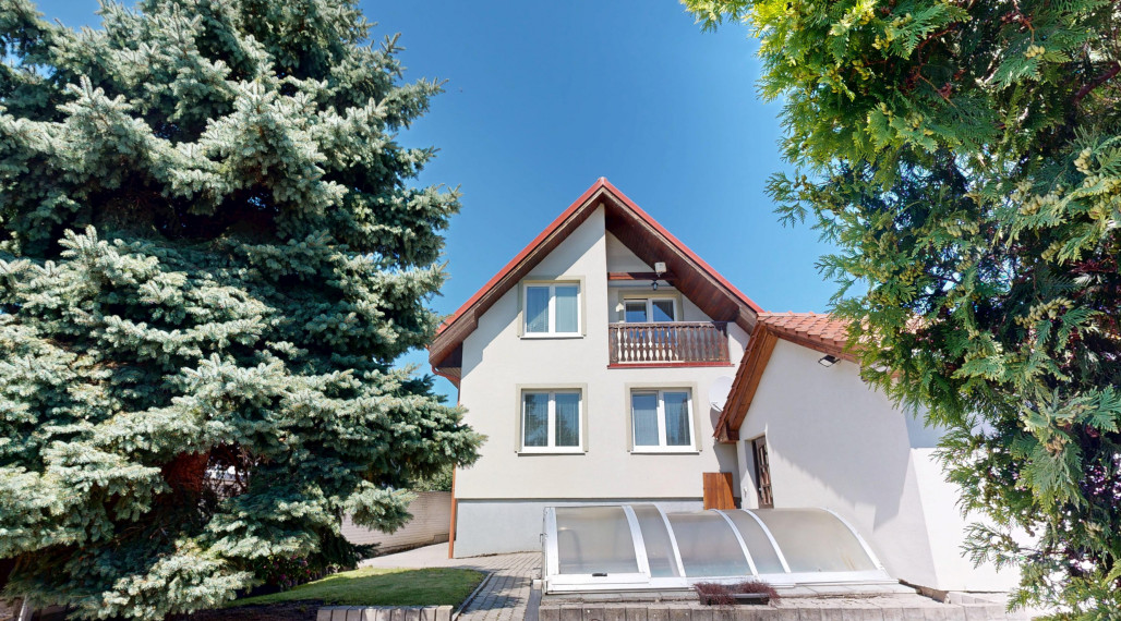 Na PREDAJ 5 izbový rodinný dom s bazénom Pezinok - Limbach