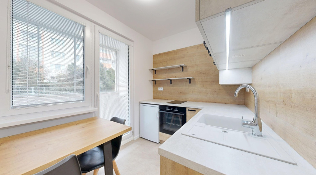 Kompletne zrekonštruovaný byt s balkónom