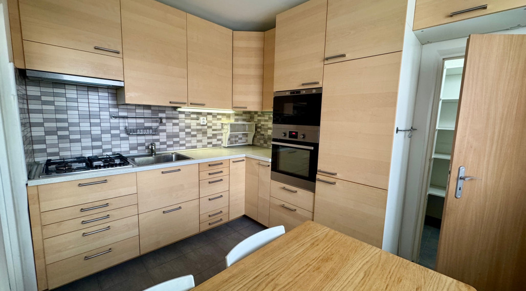 Exkluzivne Prenájom 2 izbový byt Segnerová ulica Dúbravka