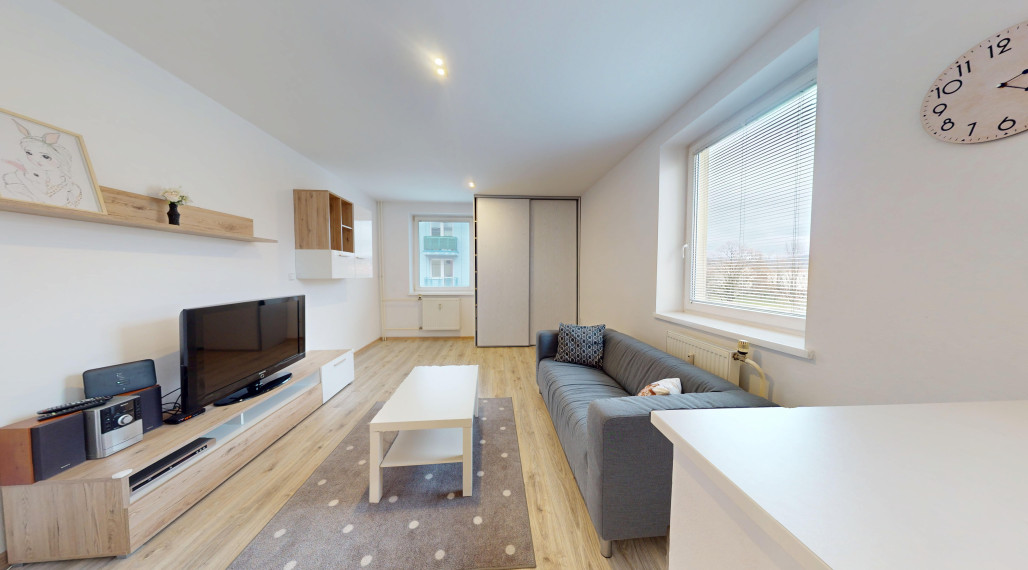 Na prenájom zariadený, svetlý 2 izbový byt s balkónom