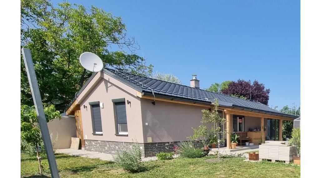 Pozemok 355 m2 so stavebným povolením malý bungalov Marianka