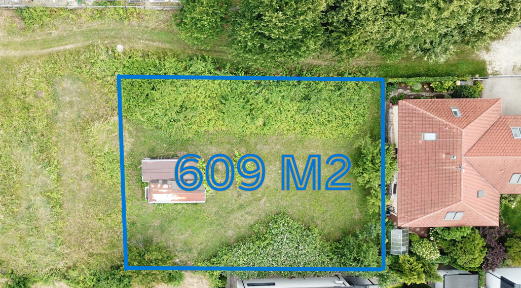 Rovinatý ideálny stavebný pozemok 848 m2 Marianka