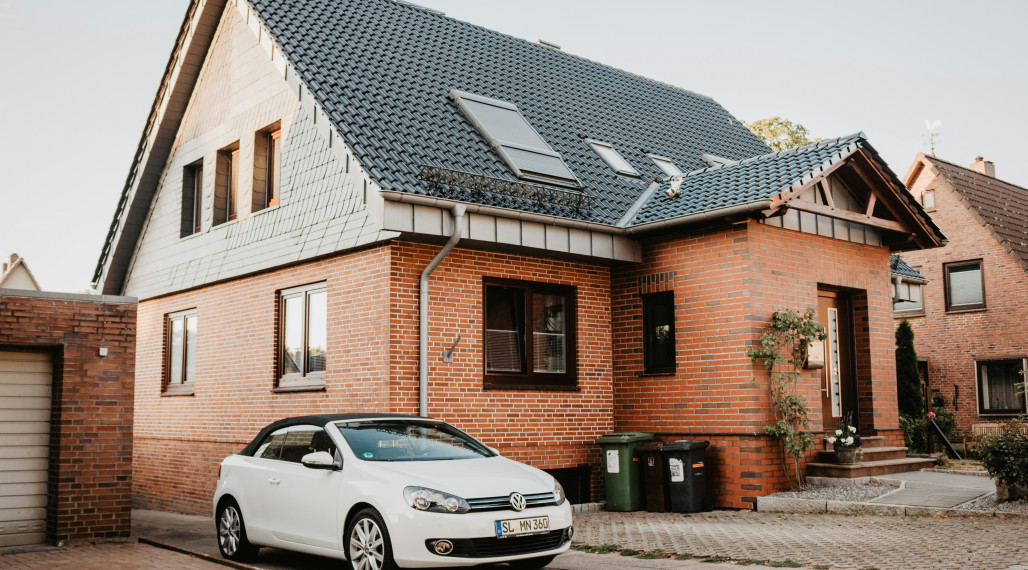 Pre konkrétnu dlhoročnú klientku hľadám rodinný dom v Dúbravke - rýchla kúpa!