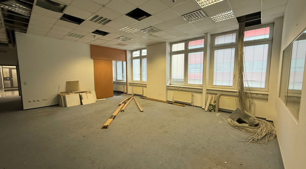 Priestor podľa vašich potrieb 120 m2 v úplnom centre BA