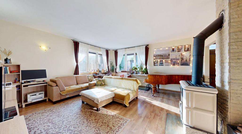 Na PREDAJ dvojpodlažný 6 izbový rodinný dom vo výbornej lokalite - Smolenice