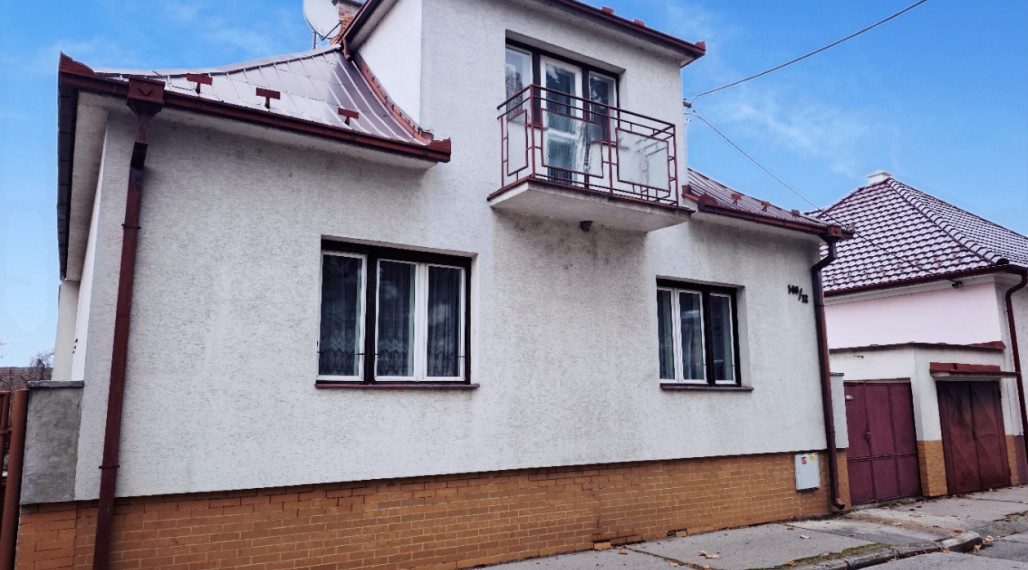 Rodinný dom so záhradou – zariadený a zachovalý, Piešťany