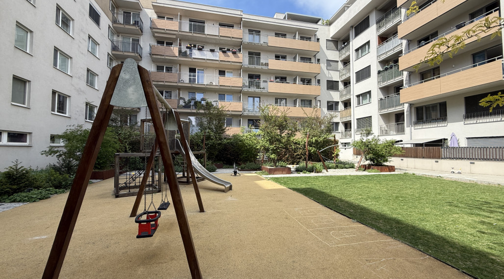 PRENÁJOM 2,5 izbový byt + parking Galvaniho BA Ružinov