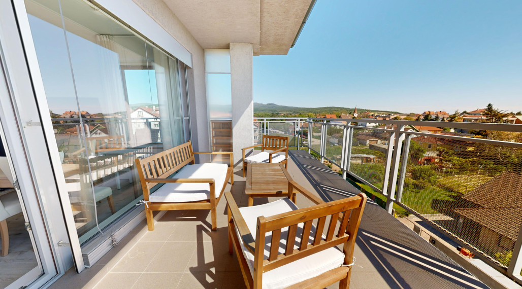 EXKLUZÍVNE: 3-izbový byt s 20 m2 terasou a 2x parkovaním