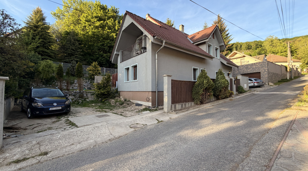 Na predaj viacgeneračný rodinný dom v obci Borinka