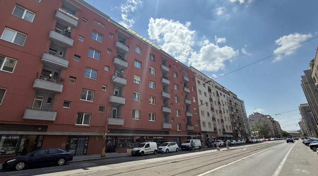 PREDAJ 4-izbový byt s 2 balkónmi Staré Mesto - Krížna 95m2
