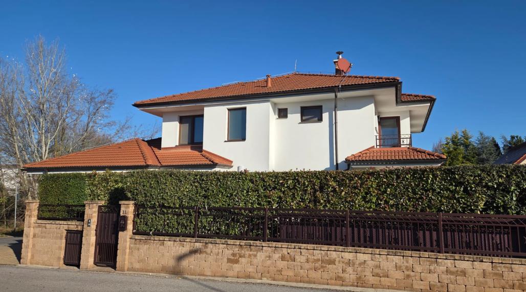 PRENÁJOM 5-izbový  RD 140 m2 Záhorská Bystrica