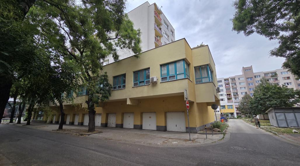 Na prenájom administratívny / obchodný priestor pri centre