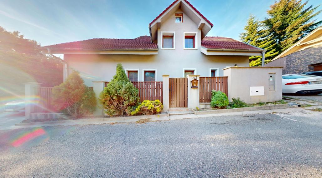 Viacgeneračný RD pod lesom v Borinke | 3 samostatné byty | Ideálny na bývanie aj investíciu