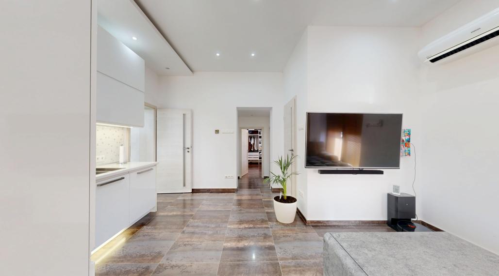 6i DVOJGENERAČNÝ DOM PO REKONŠTRUKCII S VEĽKÝM POZEMKOM A SMARTHOME – ŇÁRAD