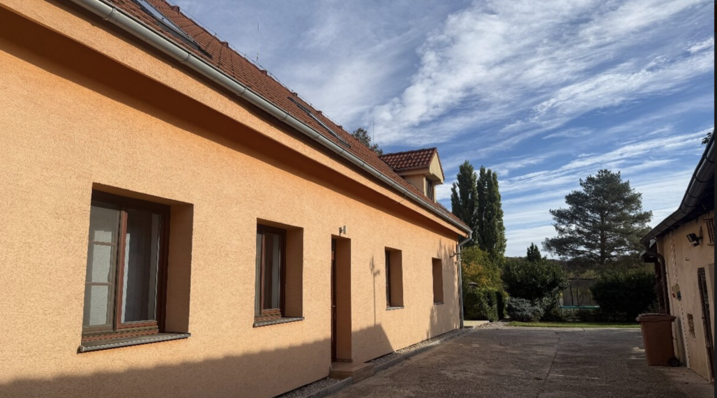 🏡 Priestor, krb a pokojná atmosféra: Bývajte v priestrannom 5-izbovom dome v srdci Modry!