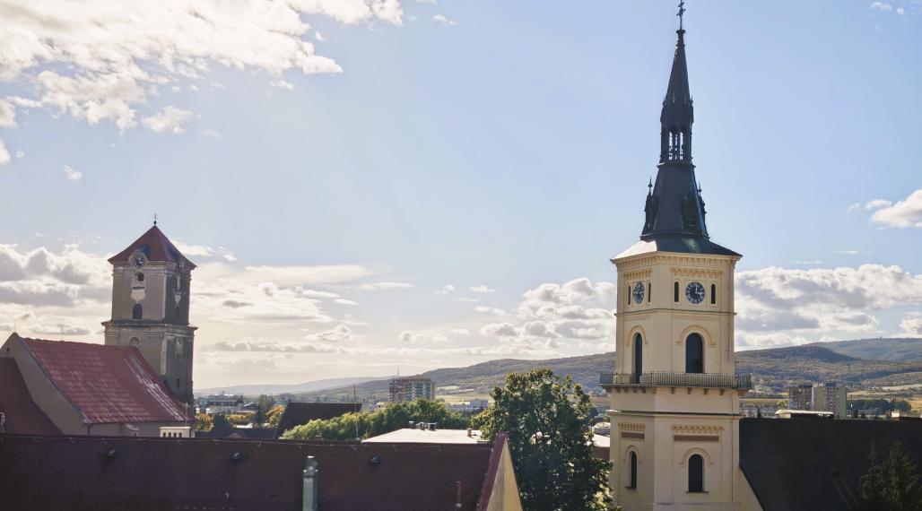 PRENÁJOM 2 izbový byt s balkónom v CENTRUM Pezinok Zahradná
