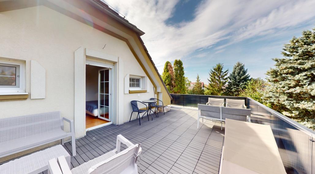 3D OBHLIADKA -  Veľký 2-izbový podkrovný byt s rozlohou 62 m2 + terasa –Alžbetin dvor
