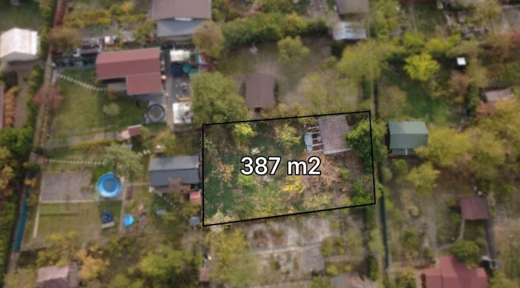 Na predaj: Slnečná záhrada 387 m² s chatkou – Bratislava, Rača (Žabí majer)