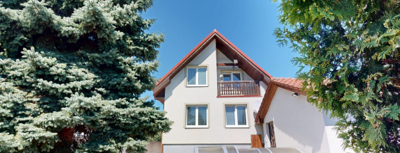 Na PREDAJ 5 izbový rodinný dom s bazénom Pezinok - Limbach