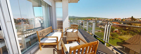 EXKLUZÍVNE: 3-izbový byt s 20 m2 terasou a 2x parkovaním