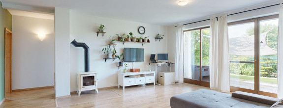 Moderný 4-izbový bungalov v Hrubom Šúre – nízke náklady, bazén, garáž