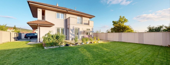 5-izbový rodinný dom s garážou a rovinatou záhradou