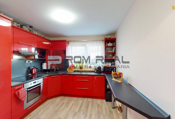 Exkluzívne na predaj novší rodinný dom v Košeci, 682 m2