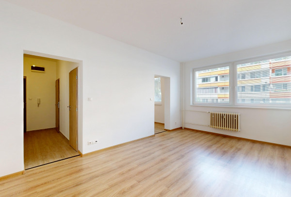 Tehlový 2 izbový byt so samostatnou kuchyňou - výborná dostupnosť 