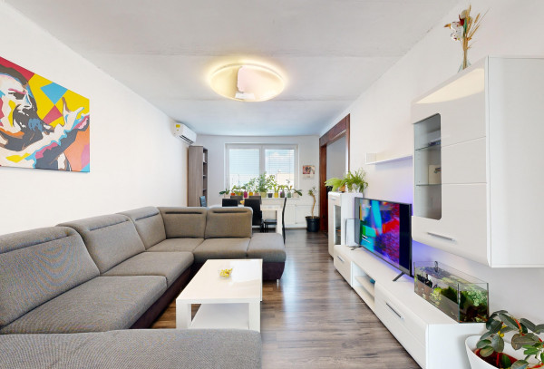 PREDANÉ priestranný 4 izbový byt s krásnym výhľadom na Karpaty na sídlisku Muškát - Pezinok